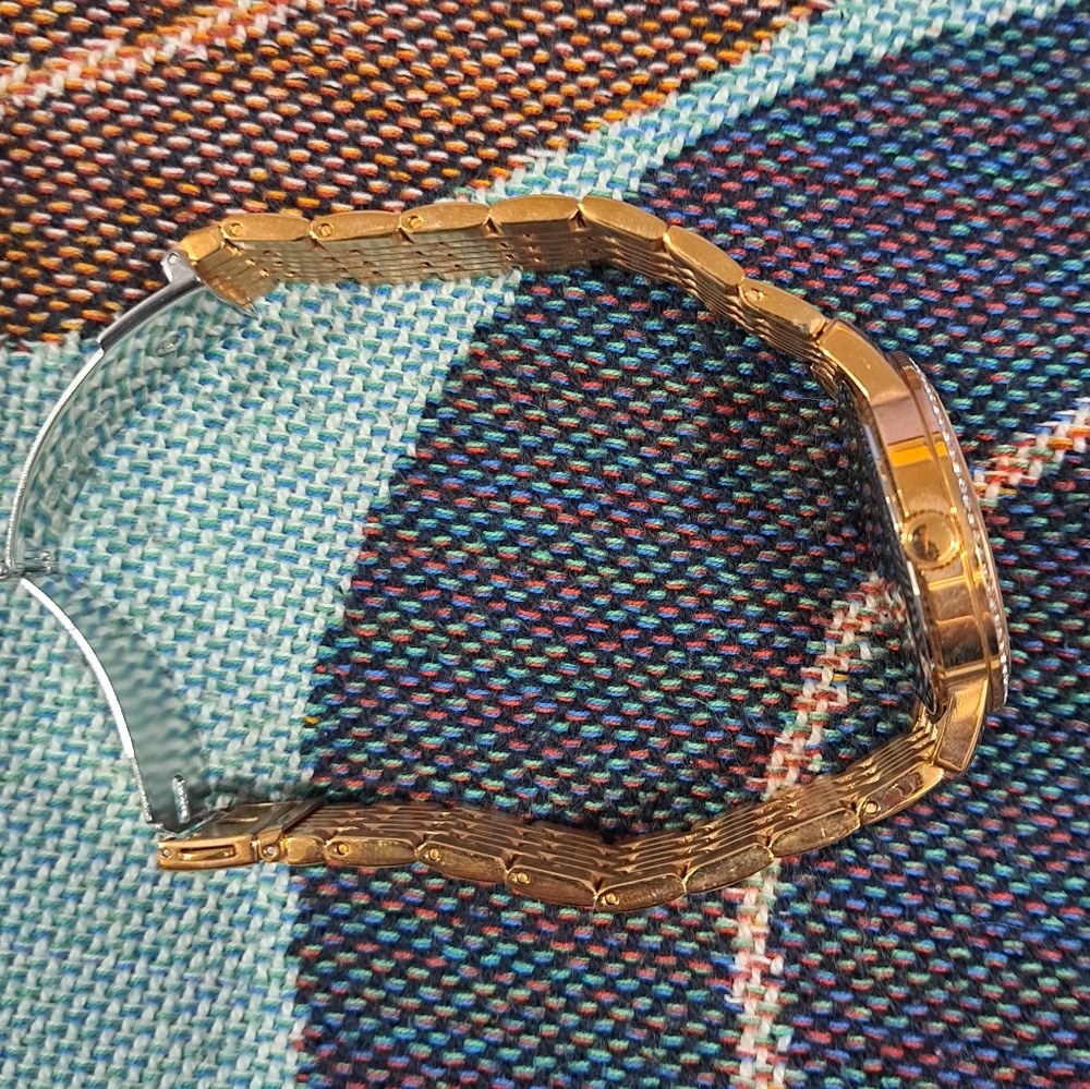 🌈GUESS WATCH IN ROSE GOLD - Picture 4 of 9